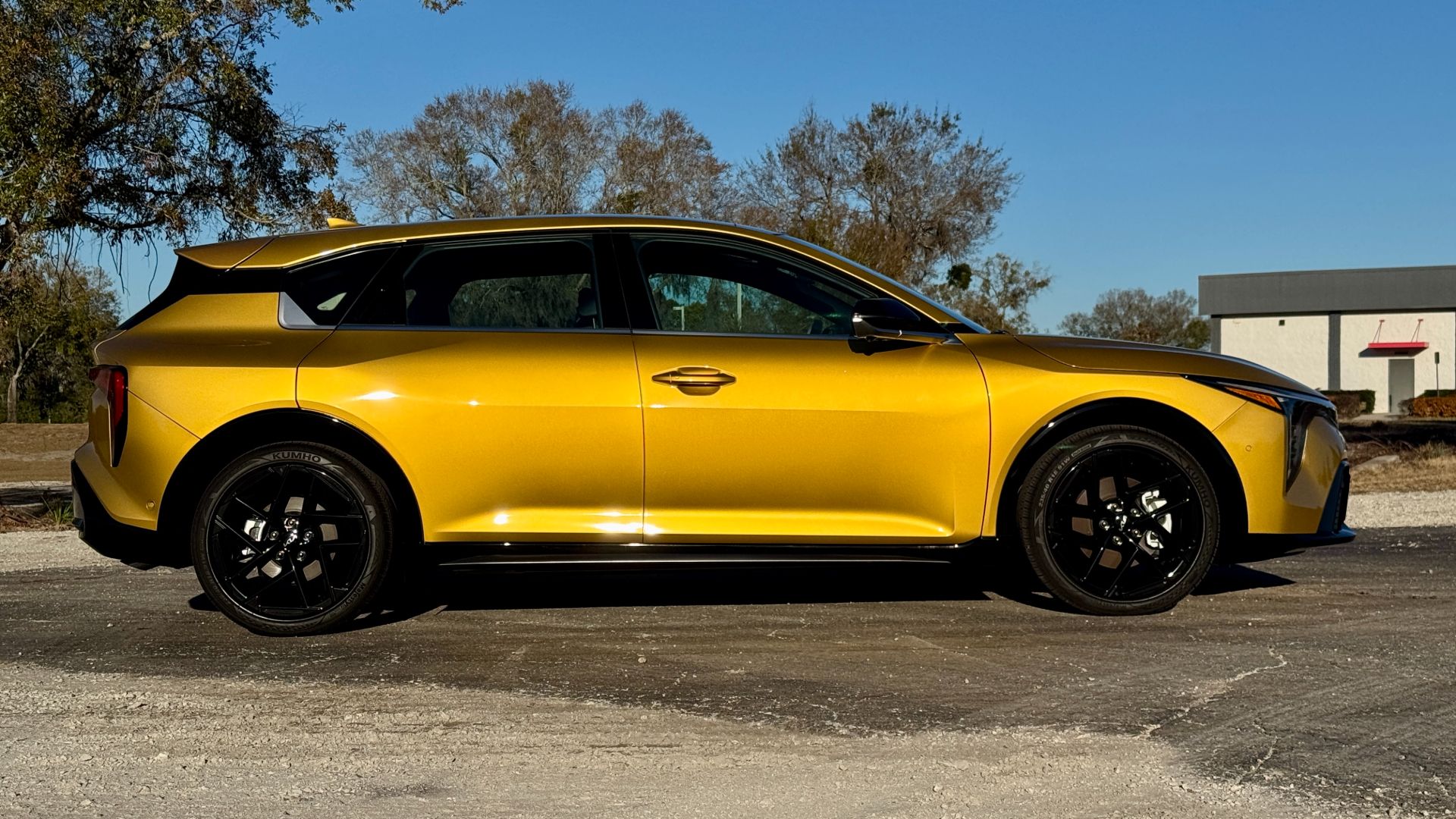 Side profile of the 2026 Kia K4 Hatchback showing its upright hatch silhouette