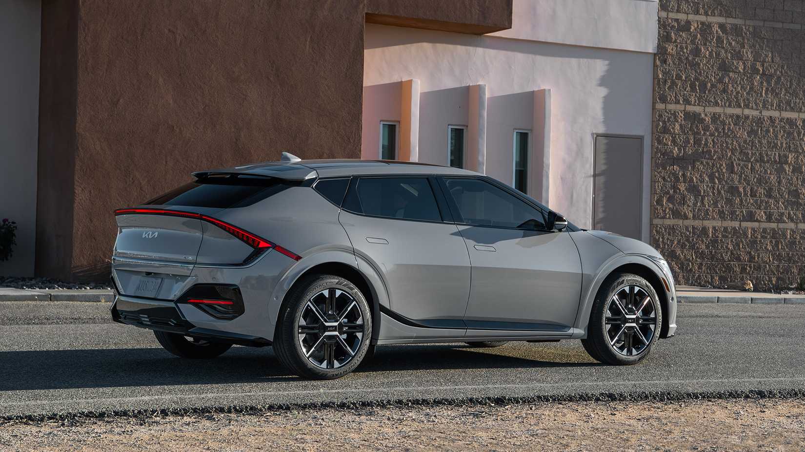 Kia EV6 Gets Way More Tempting With Massive Price Cut kia-ev6-gets-way-more-tempting-with-massive-price-cut