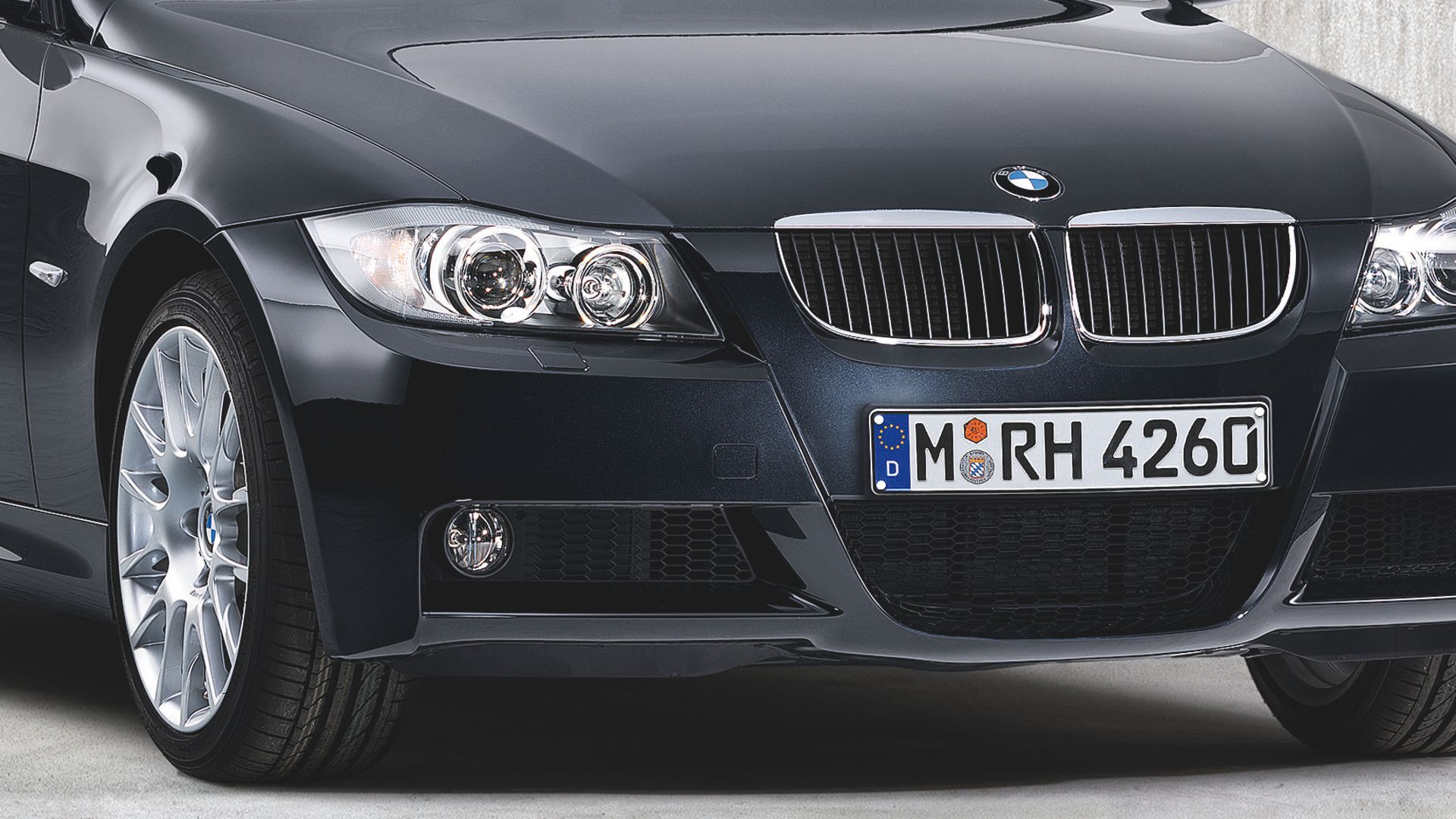 BMW 320si는 미국에 출시되지 못한 특별한  homologation 모델이다.