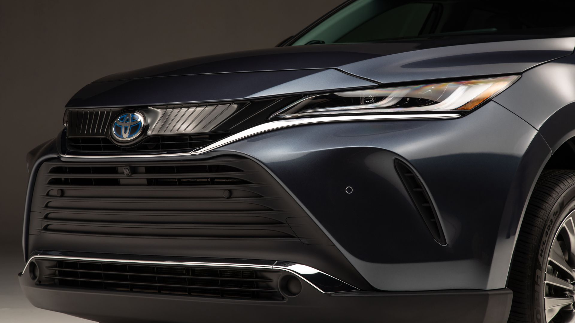 Zapomniany crossover Toyoty, który miał zniknąć z rynku, nie daje o sobie zapomnieć