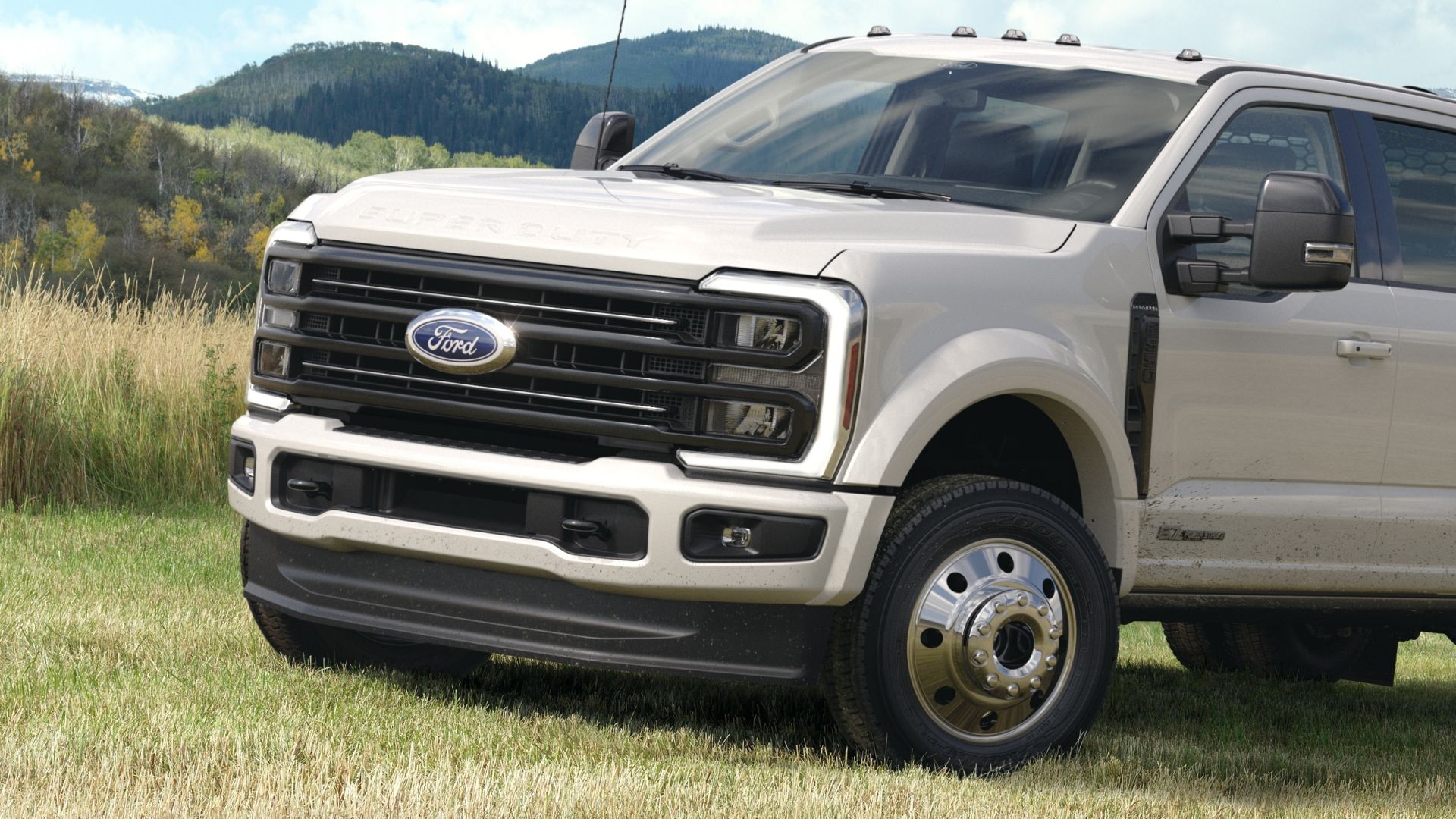 2027 Ford F-550 Super Duty Platinum Chassis Cab Lead Image