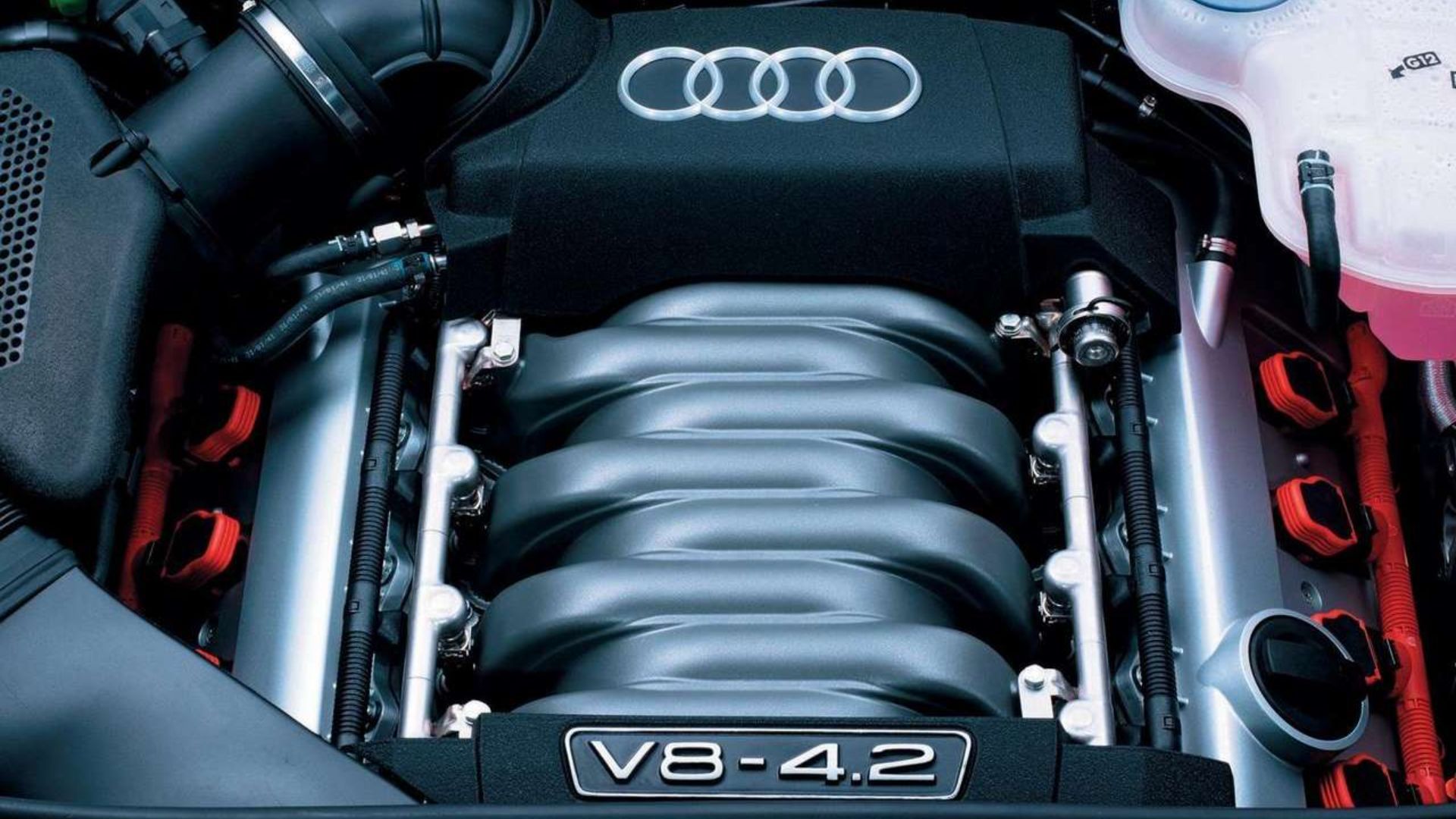 아우디 올로드 4.2 V8: 독특한 리프트 왜건, V8 파워