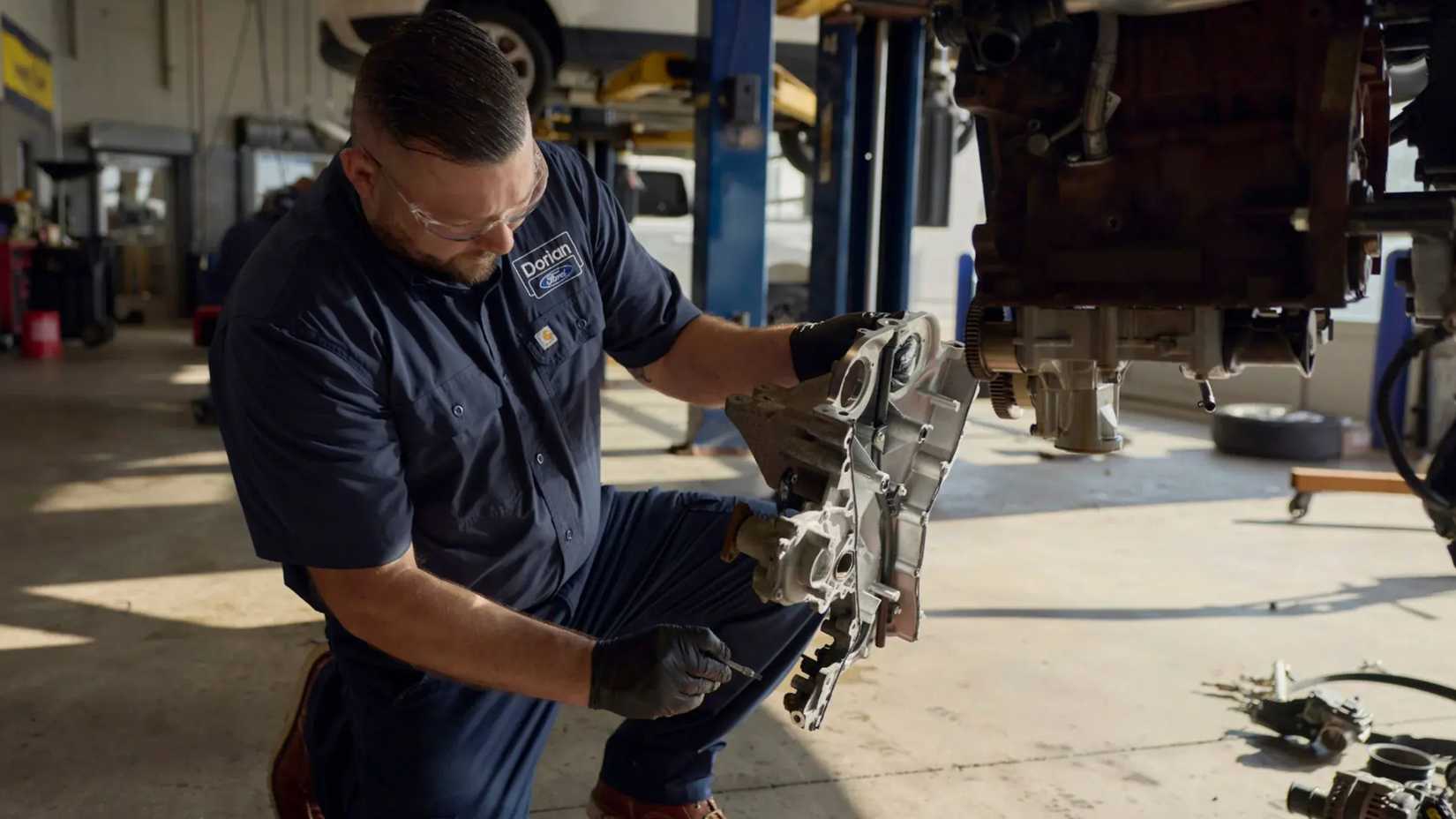 ford-dealership-technician