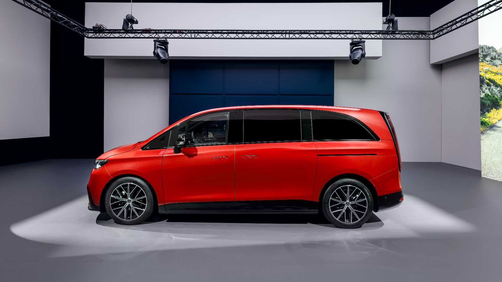 Mercedes-Benz VLE-Class Debuts: A New Minivan For America