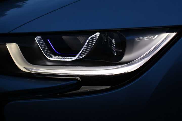 2014 BMW i8 laser light