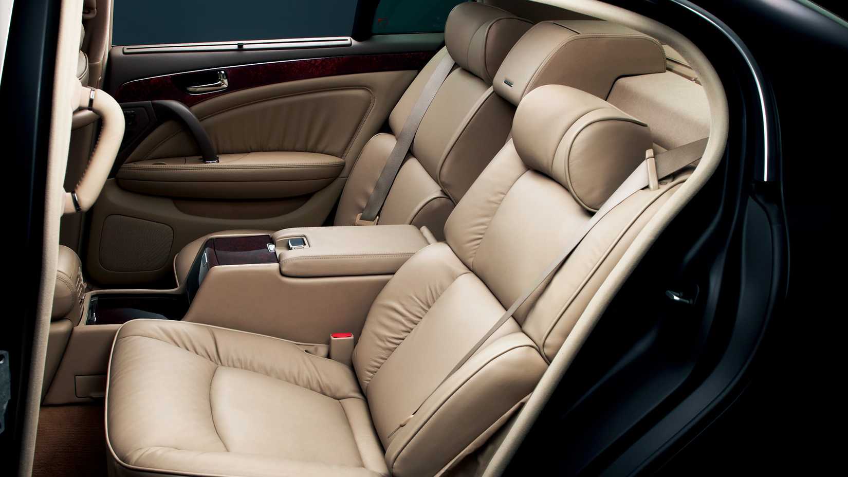 Nissan President: The Japanese Sedan That Beat Mercedes-Benz At 