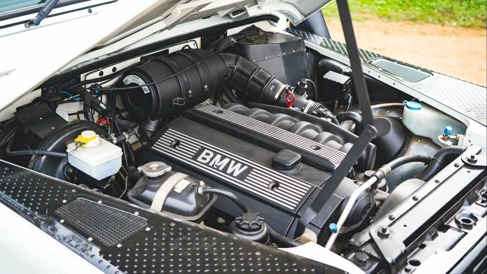 This Land Rover Defender With A Diesel Engine Is Forbidden Fruit In The US