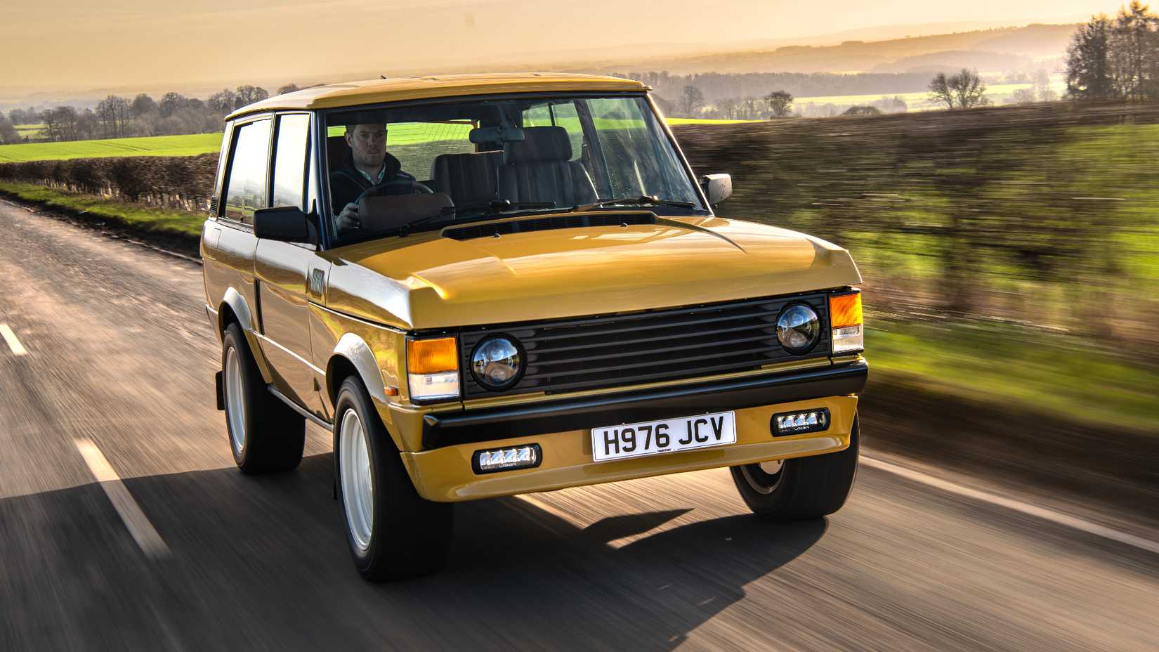This Banana Yellow Range Rover Is A 500-HP Restomod That Costs Supercar ...