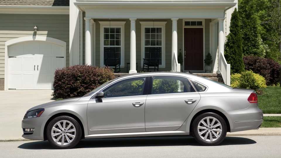 2012 Volkswagen Passat Pricing, Photos & Specs