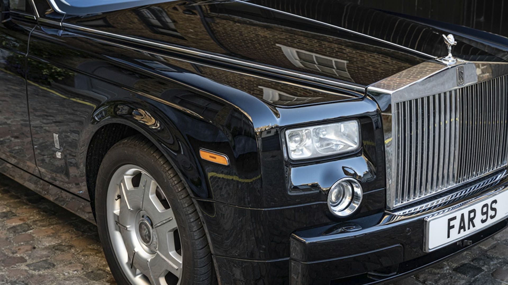 An Early 2000s Rolls-Royce Phantom Now Costs The Same As A New Genesis G90