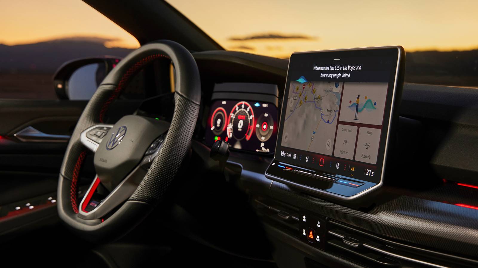 Interno di un’auto con schermo touchscreen e controllo tramite touch, con elementi di design moderno