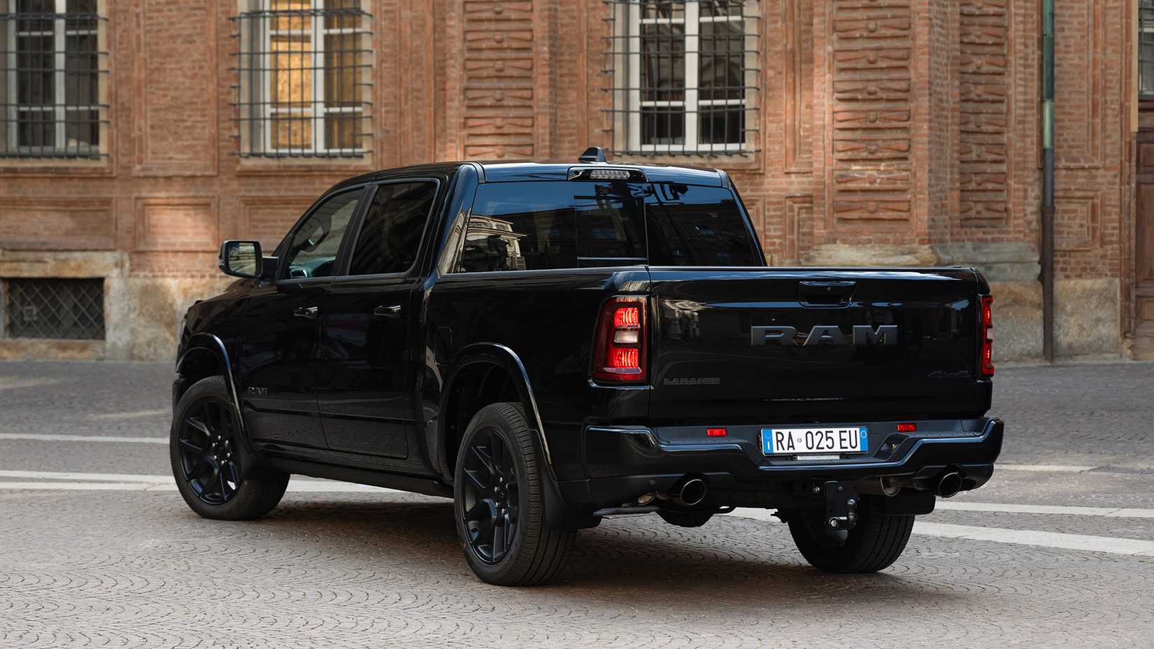 2025 Ram 1500 Europe (1)