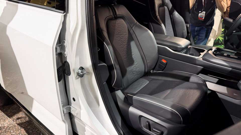 2027-subaru-getaway-live-image-3