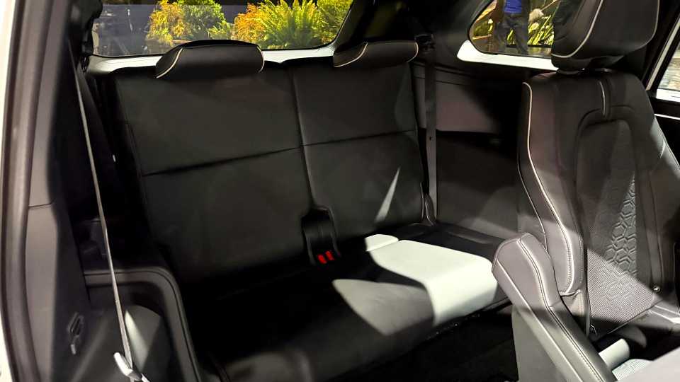 2027-subaru-getaway-live-image-5