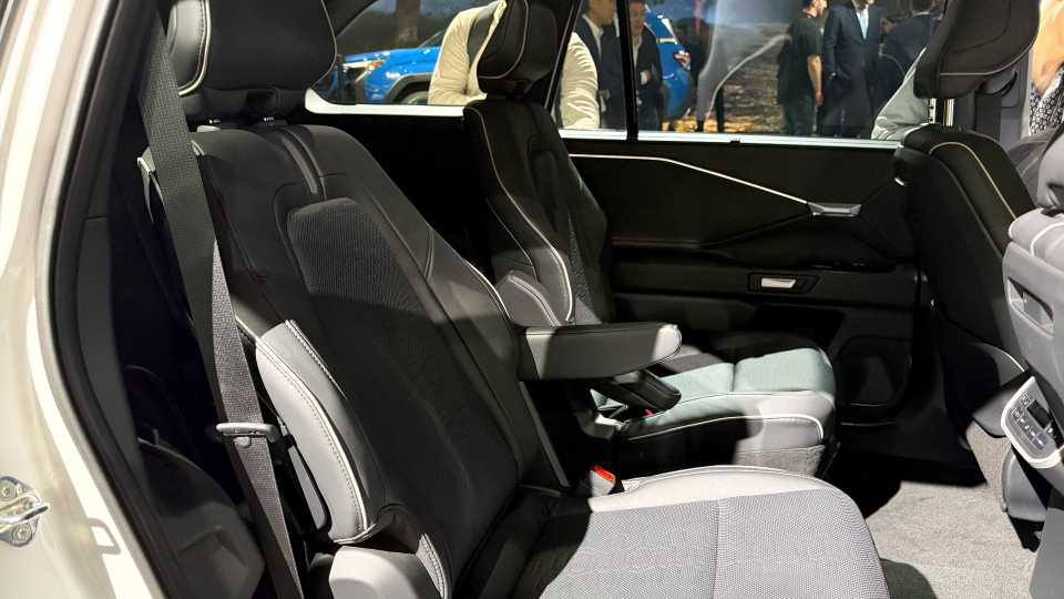 2027-subaru-getaway-live-image-6