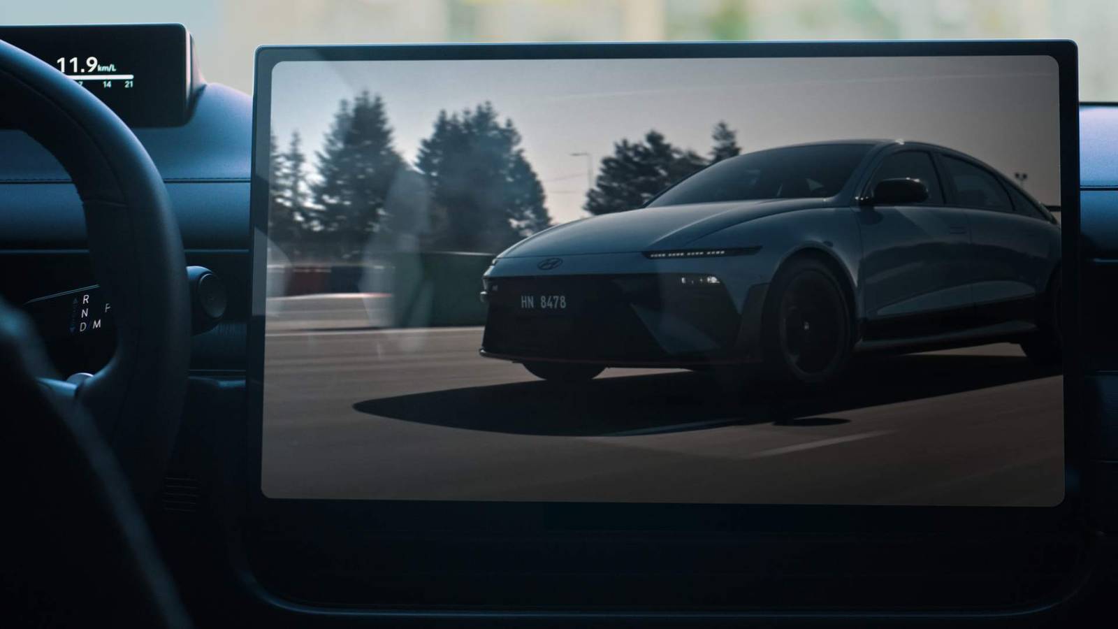 Hyundai’s Snazzy New Infotainment System Keeps The One Thing Everyone Wants