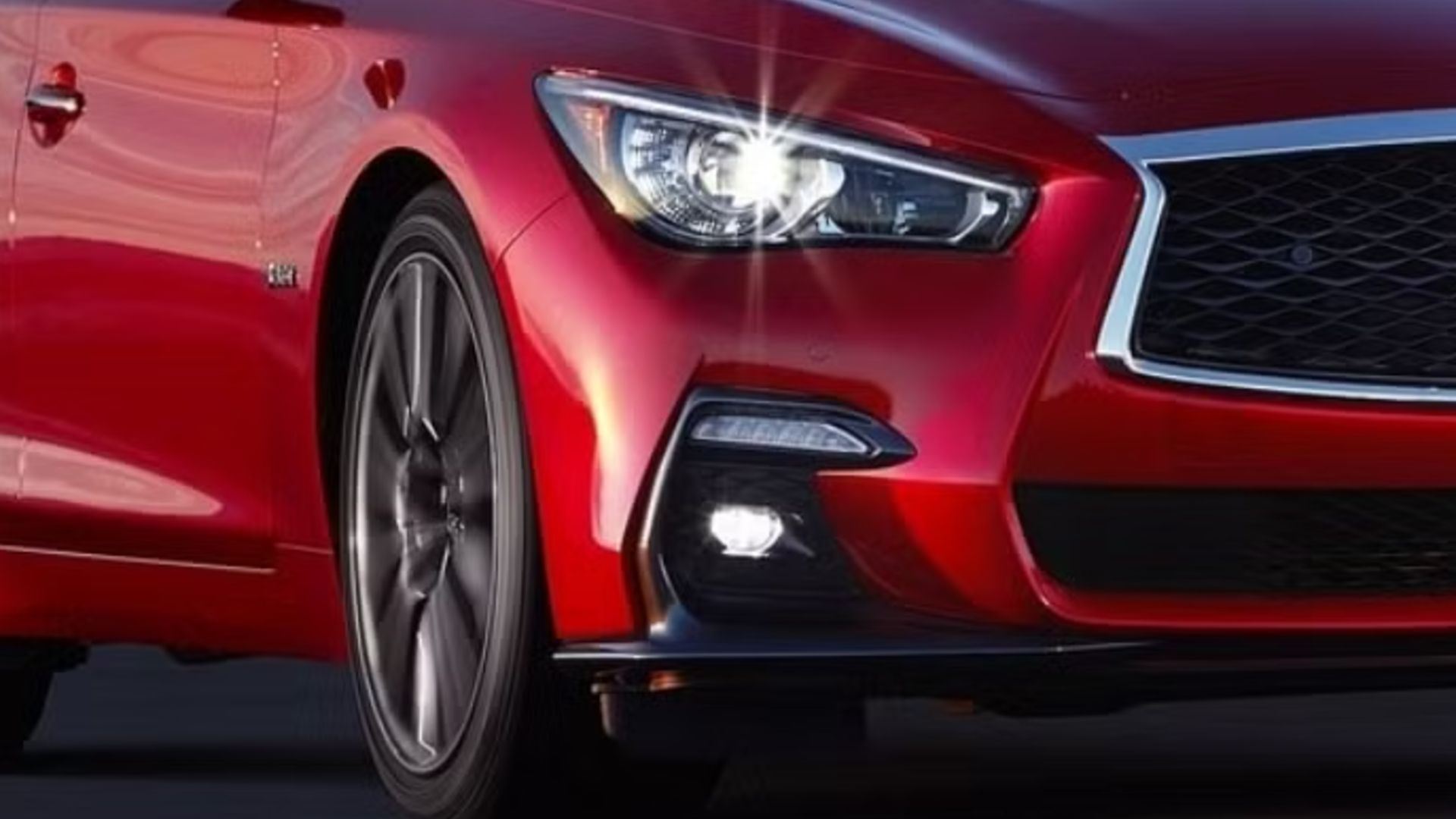 Q50 레드 스포츠 400: 인피니티의 BMW M 및 메르세데스 AMG 라이벌