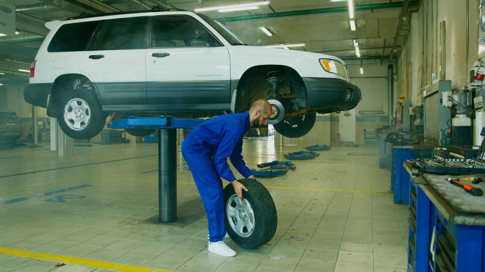 tire mechanic
