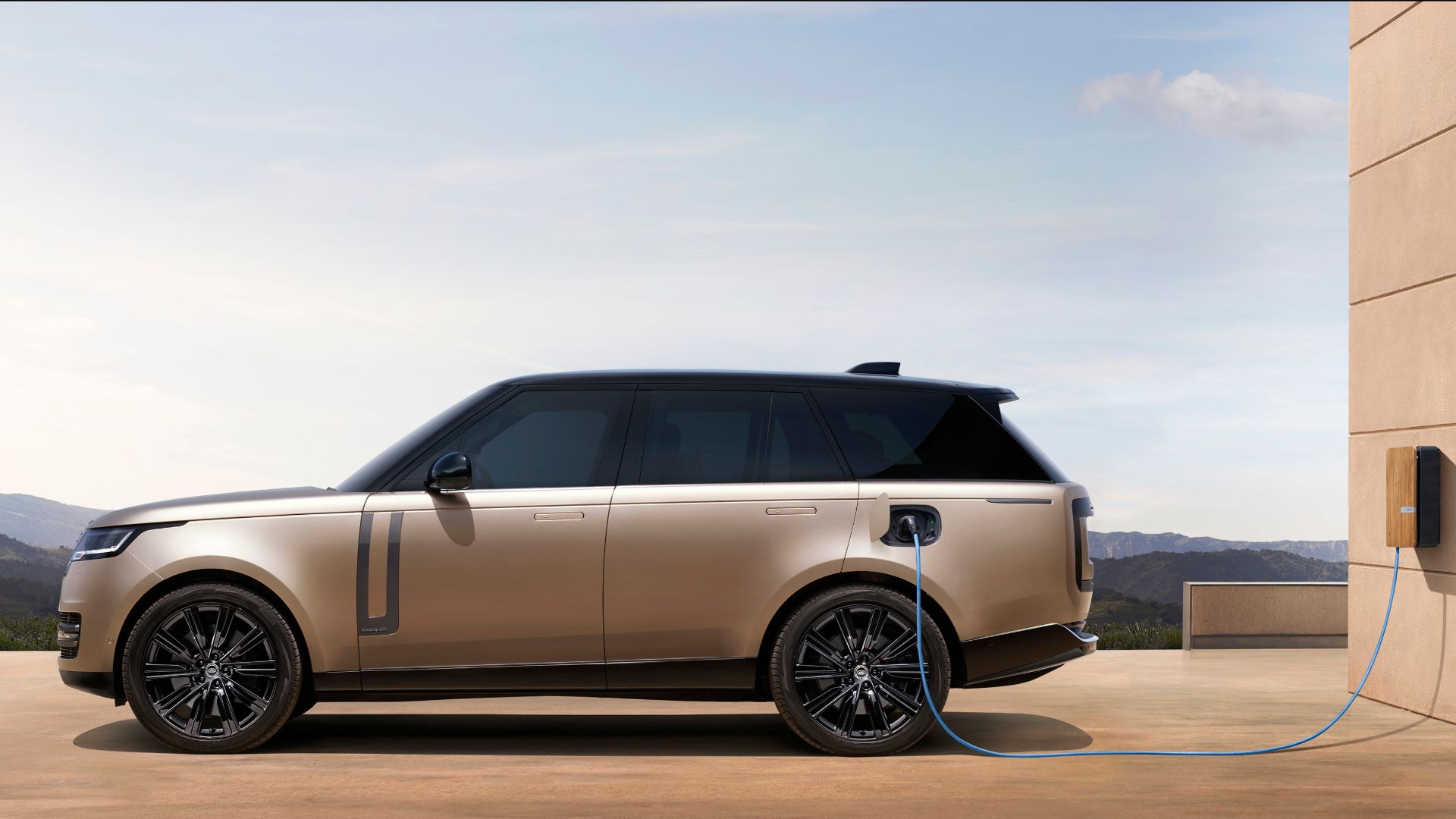 2025 Land Rover Range Rover Pricing, Photos & Specs