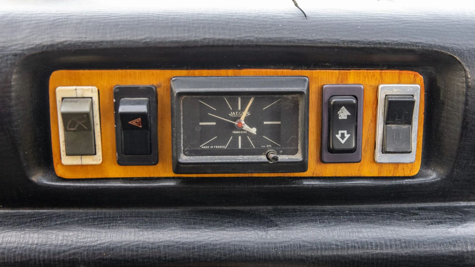 Top 10 Most Iconic Car Clocks Throughout Automotive History