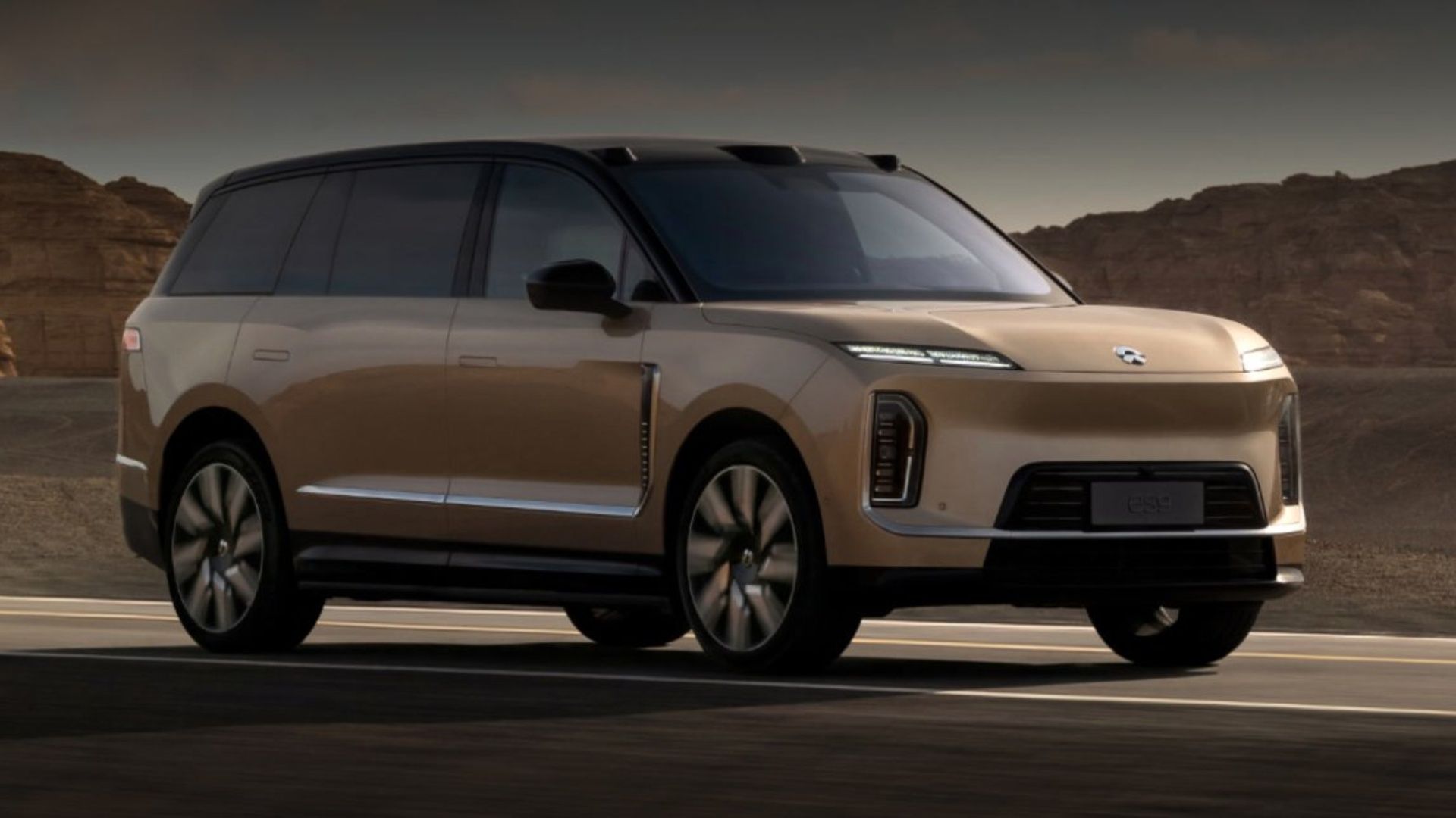 China's New Range Rover Fighter Has 47-Speakers And A Bespoke Tea Set