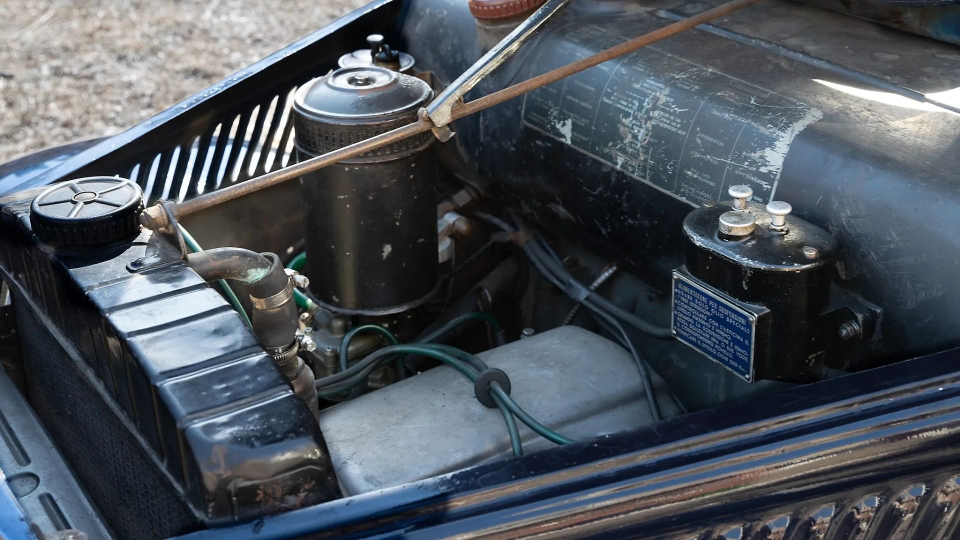 The First Car With A 5-Speed Manual Was Also Powered By A V4 Engine