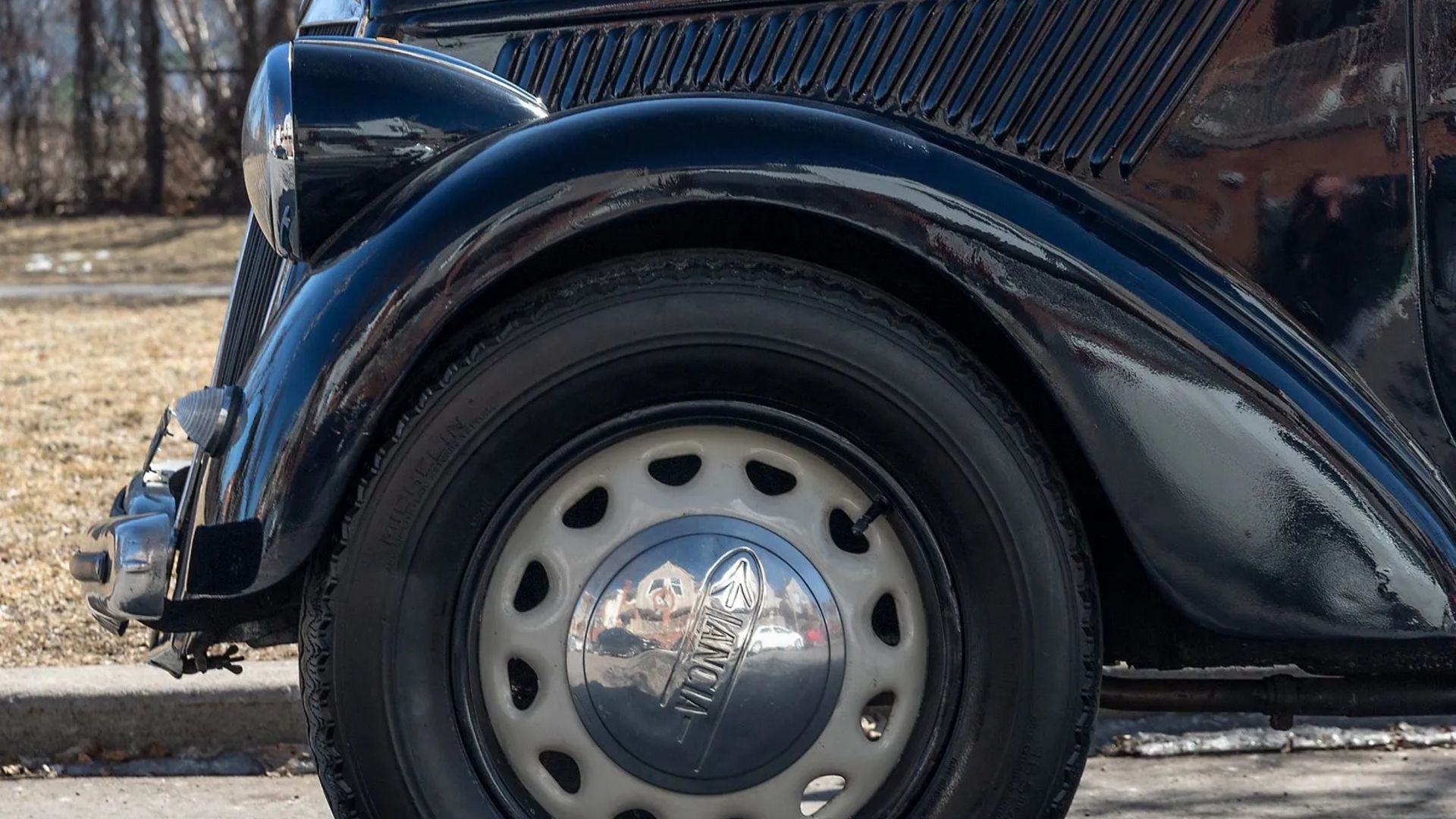 The First Car With A 5-Speed Manual Was Also Powered By A V4 Engine
