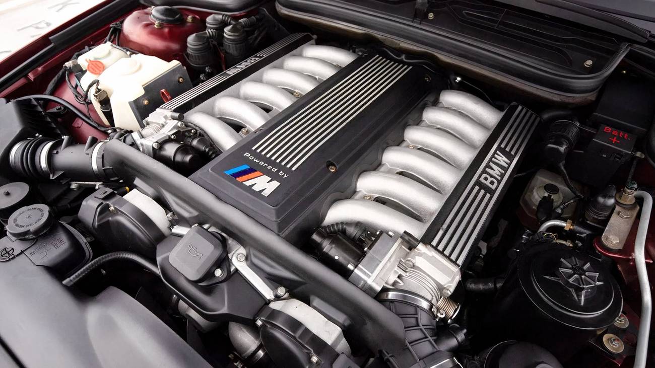 BMW 850CSi موديل 1993 النسخة الأعلى أداء من الفئة الثامنة E31
