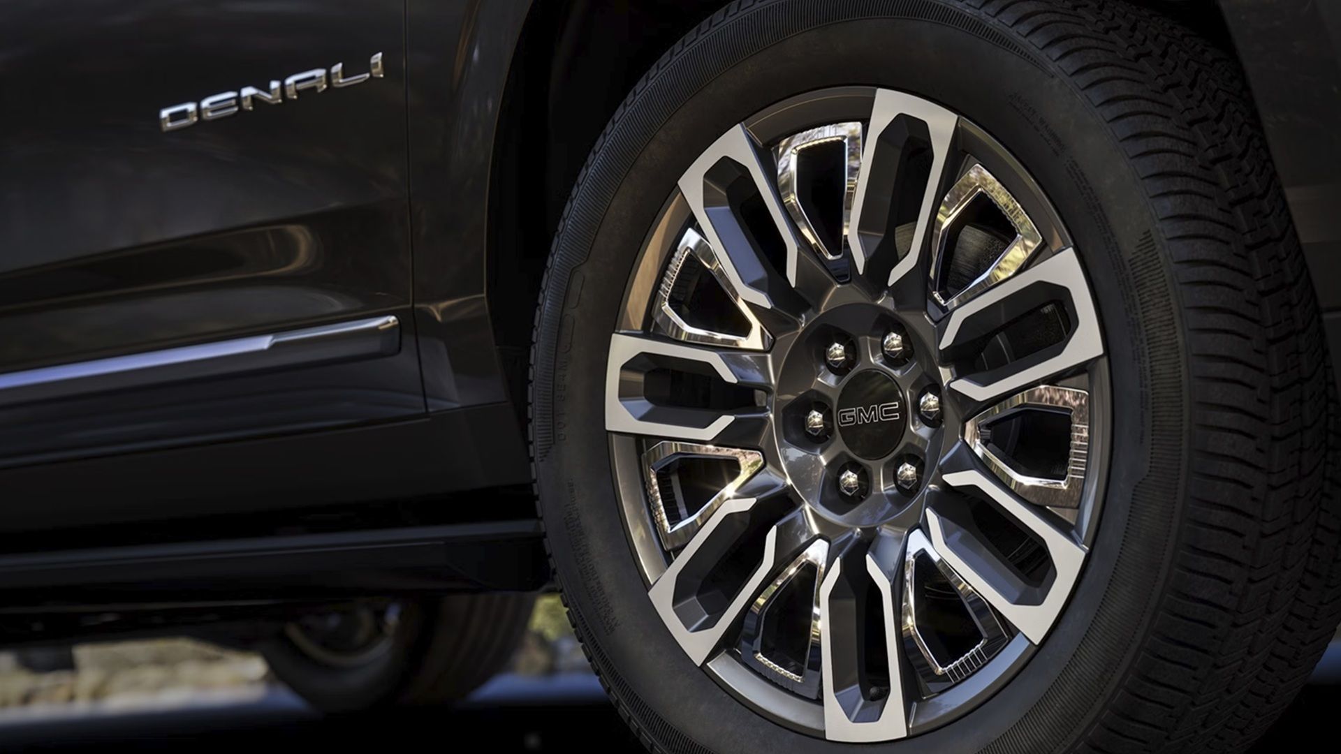 중고 GMC 유콘 데날리가 신형 쉐보레 타호보다 더 나은 이유