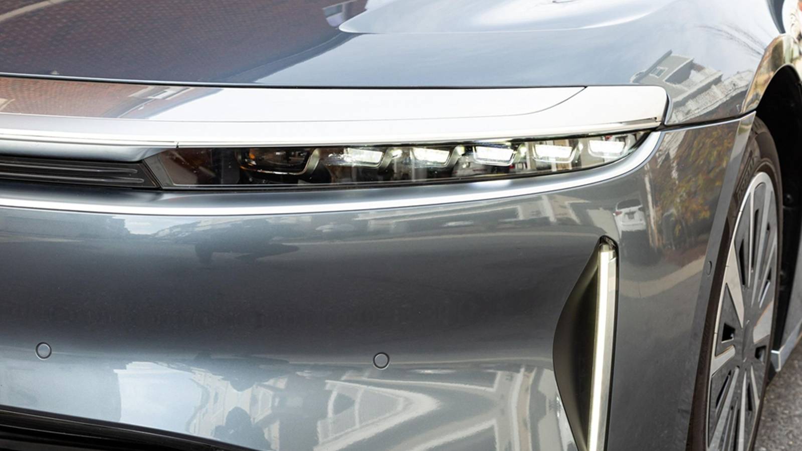 the-516-mile-luxury-ev-that-lost-49-450-in-6-500-miles-is-now-a-used
