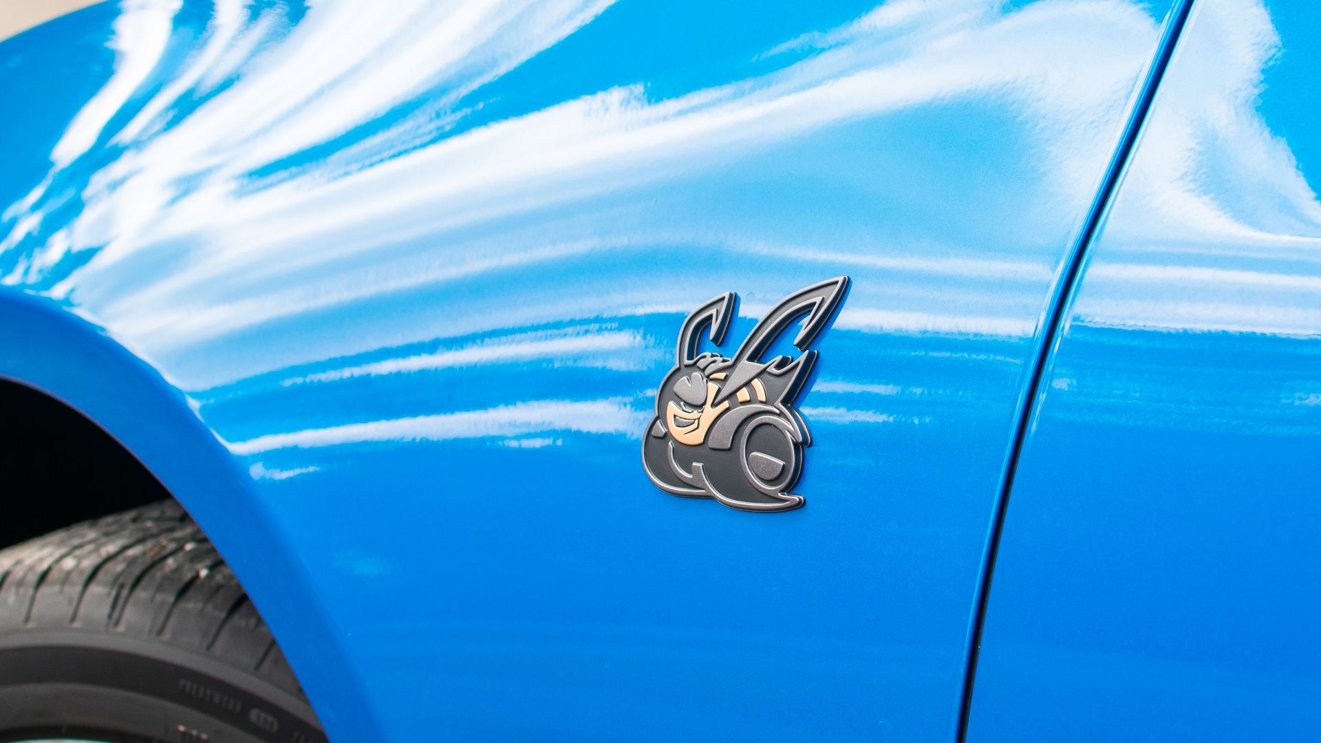 Ejecto Battery, kuzyn! Dodge chowa technikę wyrzucania akumulatora EV w klasycznym muscle carze