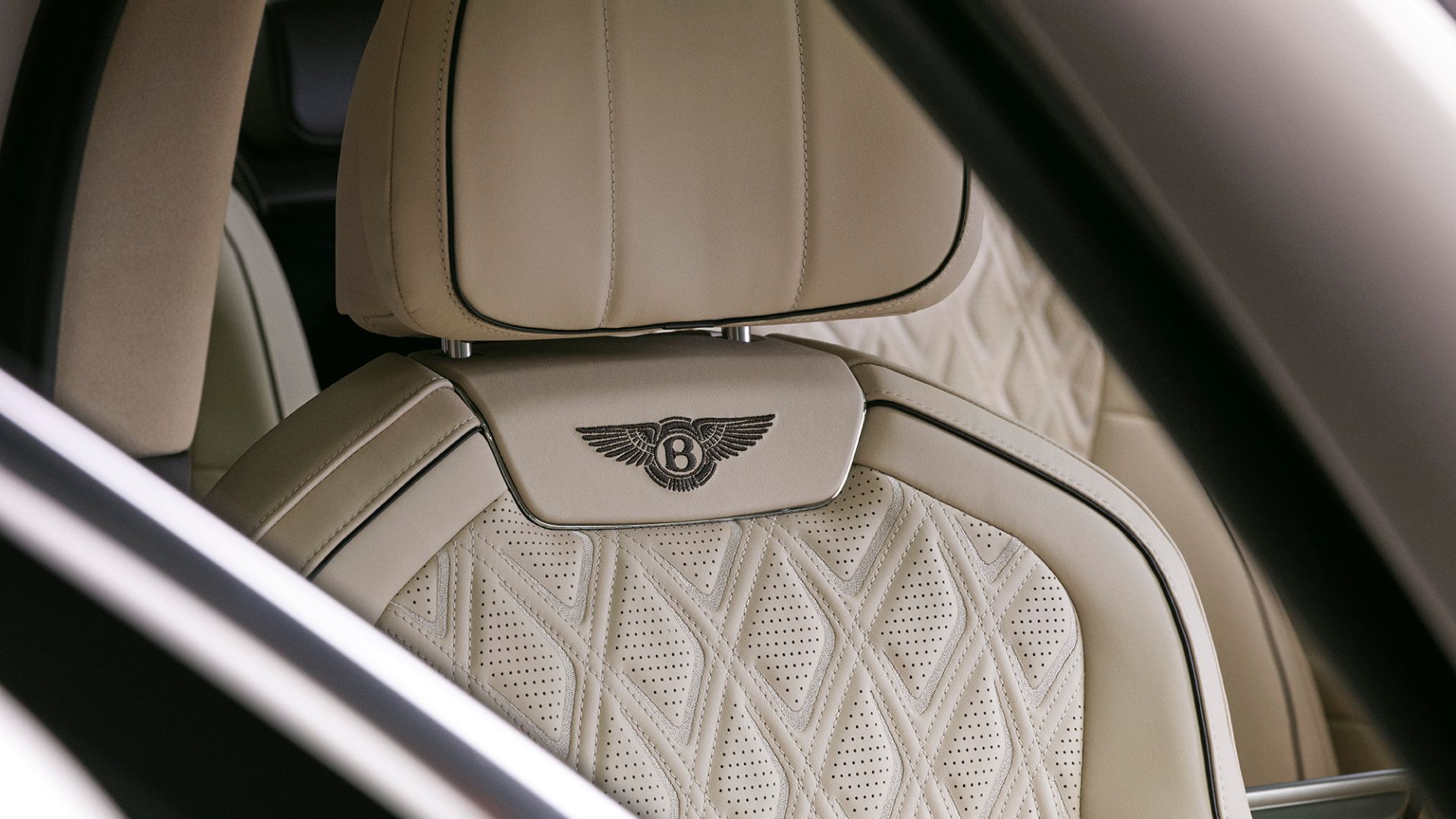 Bentley Just Turned Its Back On The Flying Spur's Signature Look, And ...