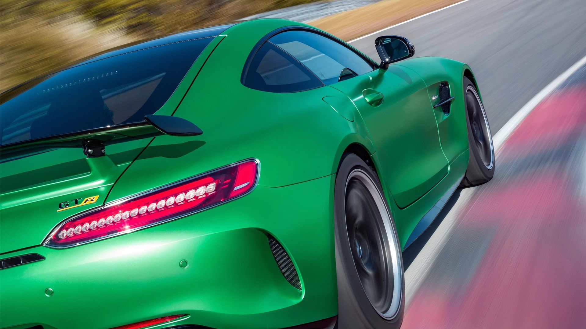Mercedes-AMG의 V8 야수가 이제 신형 4기통 SL 43 AMG와 맞먹는 가격이 되었습니다.