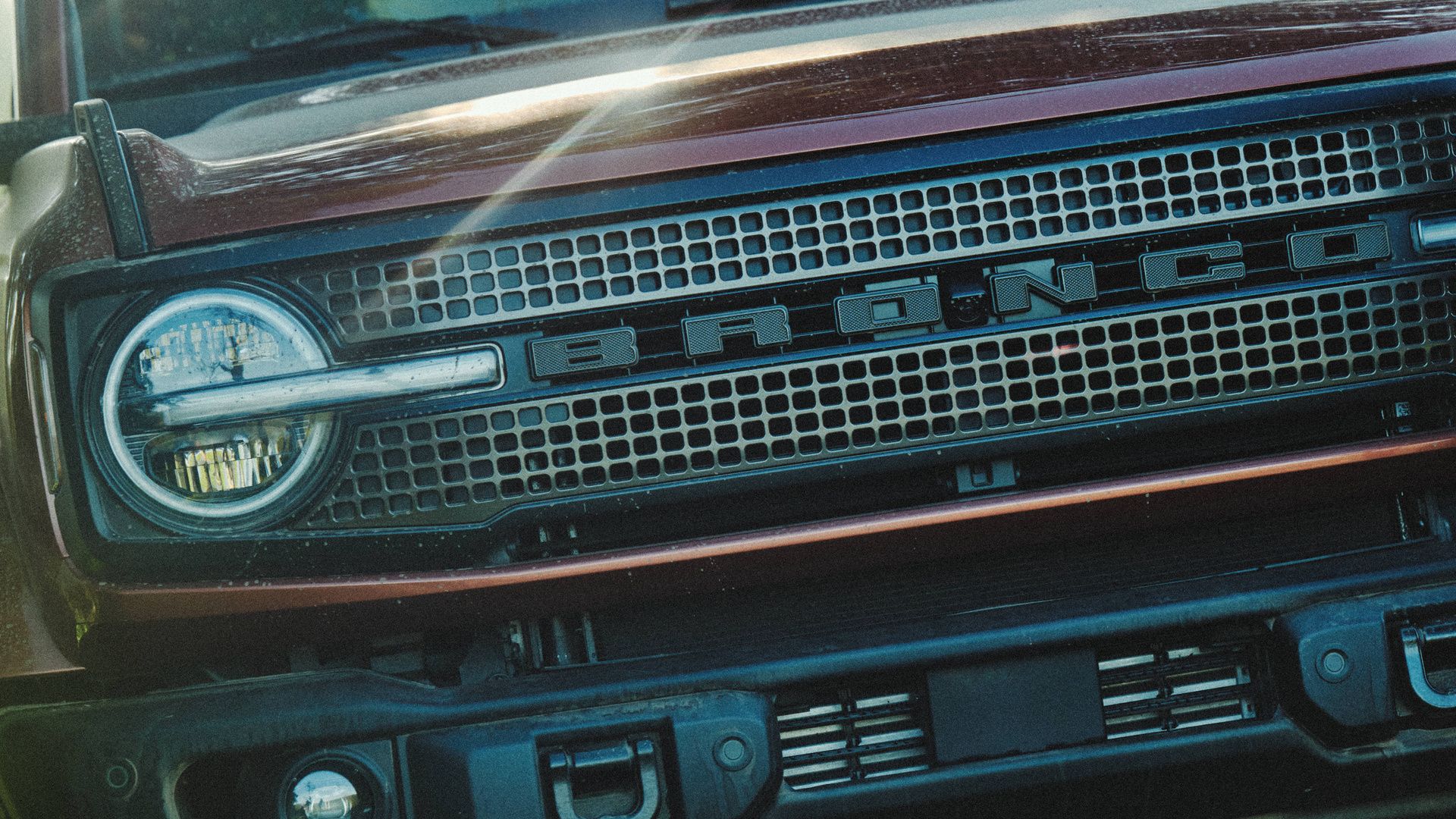 Ford's Fancy New Bronco Is Here To Battle The Land Rover Defender