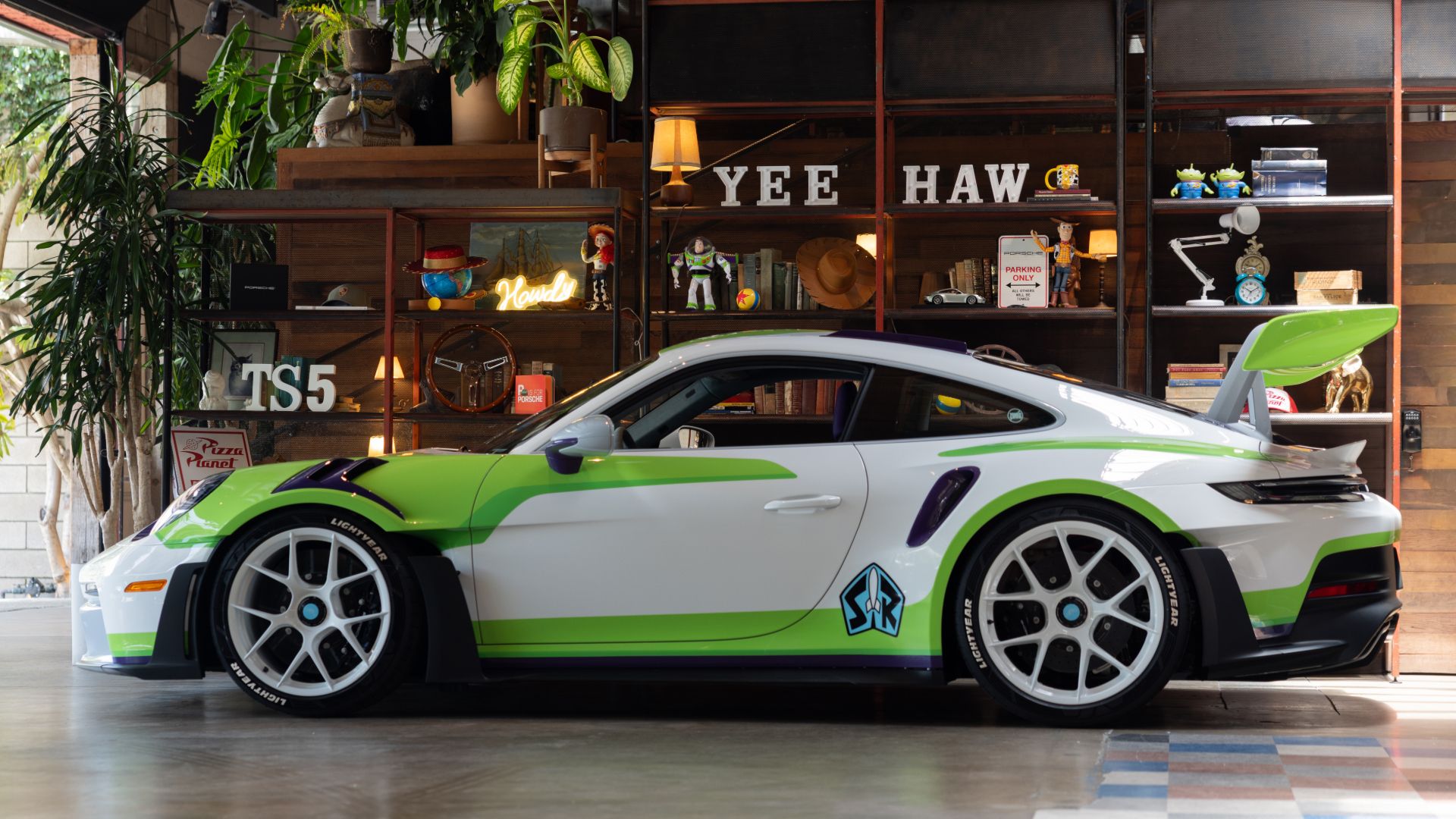 Porsche 911 Story 最新版 Porsche Goes To Infinity And Beyond To Create The Wildest 911s We