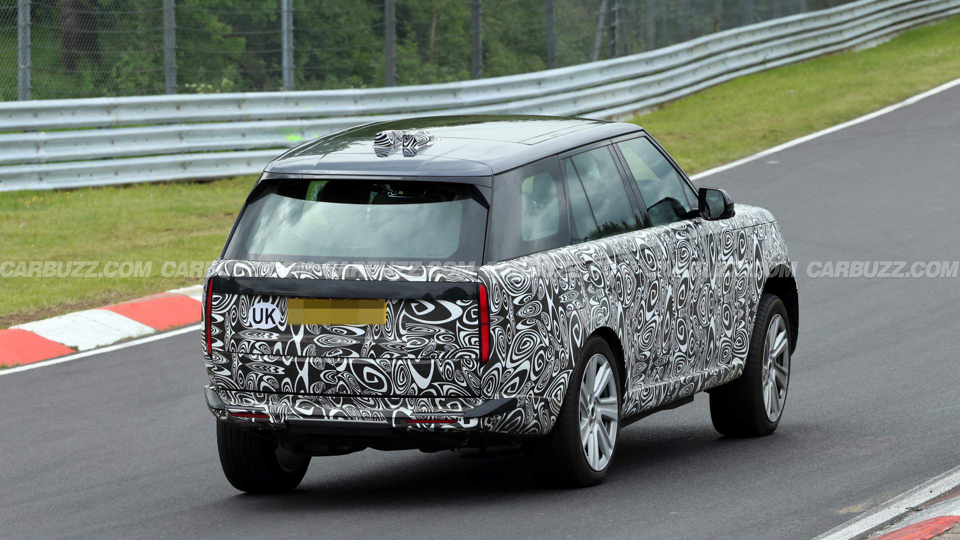Range Rover Refresh Caught Doing The Carolina Squat At The Nurburgring
