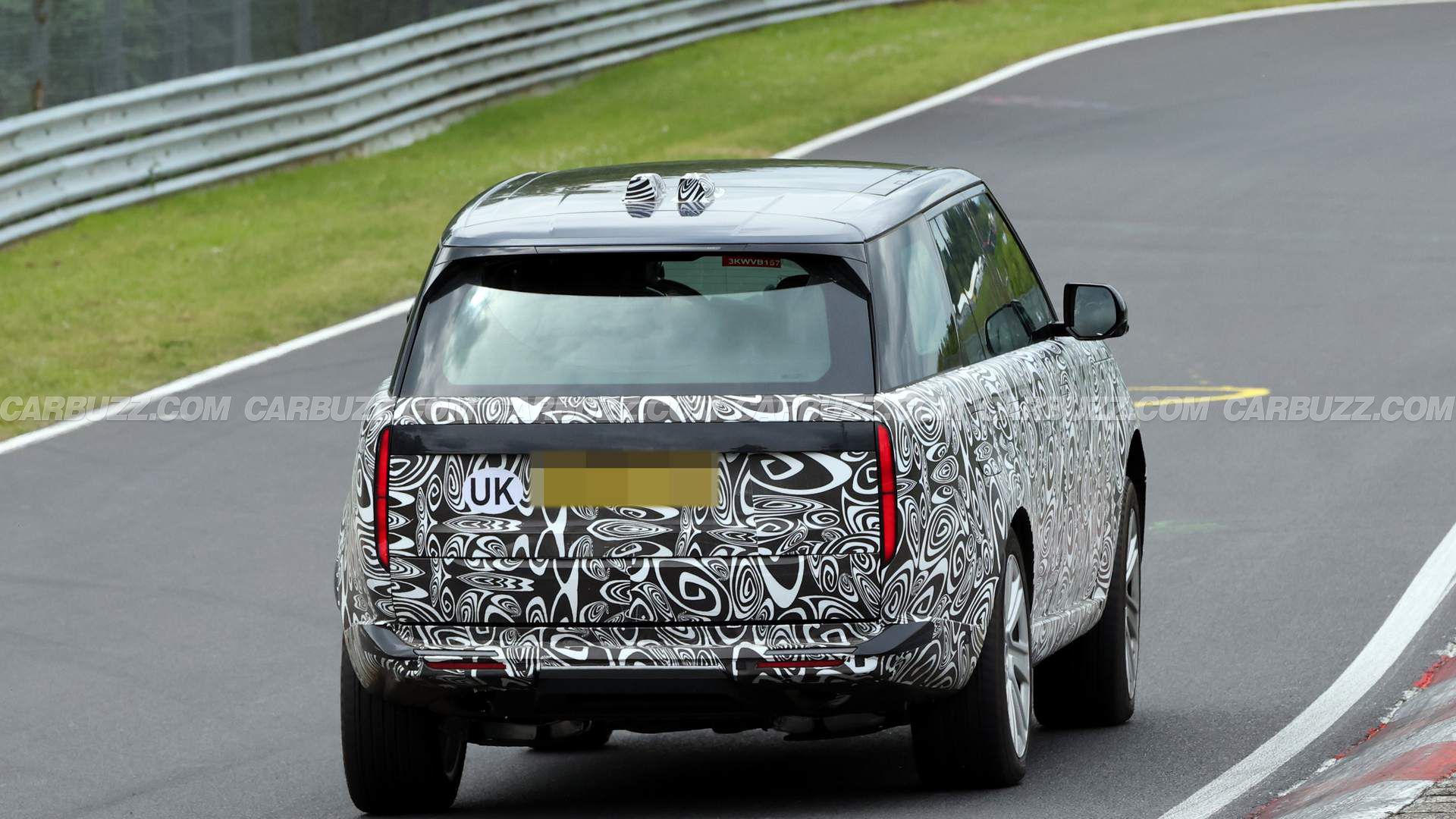 Range Rover Refresh Caught Doing The Carolina Squat At The Nurburgring