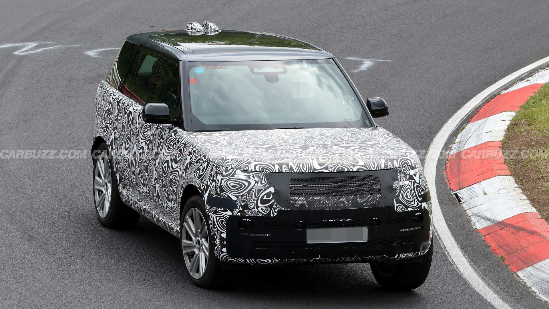 Range Rover Refresh Caught Doing The Carolina Squat At The Nurburgring