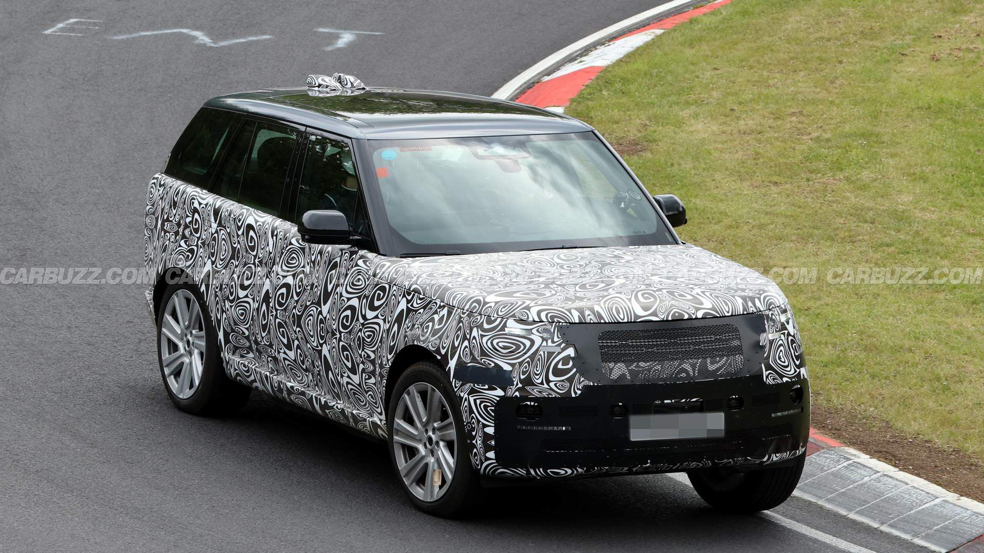 Range Rover Refresh Caught Doing The Carolina Squat At The Nurburgring