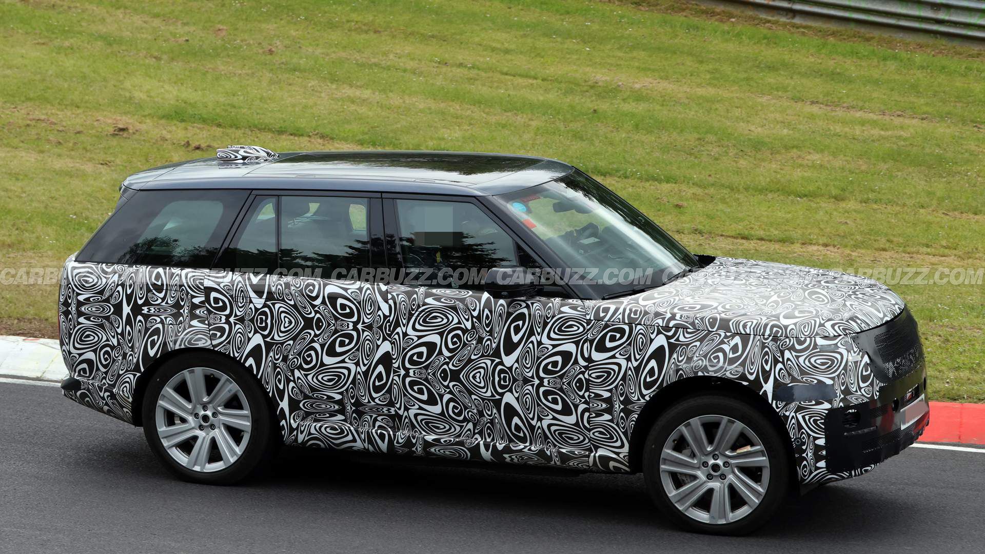 Range Rover Refresh Caught Doing The Carolina Squat At The Nurburgring