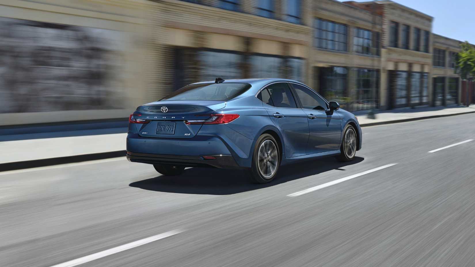 2026-toyota-camry-xle-002