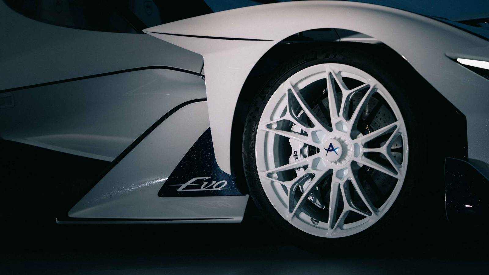 The Dragon's Roar: Inside the Apollo Evo's $3.5 Million Gamble on Extreme Design — image 6