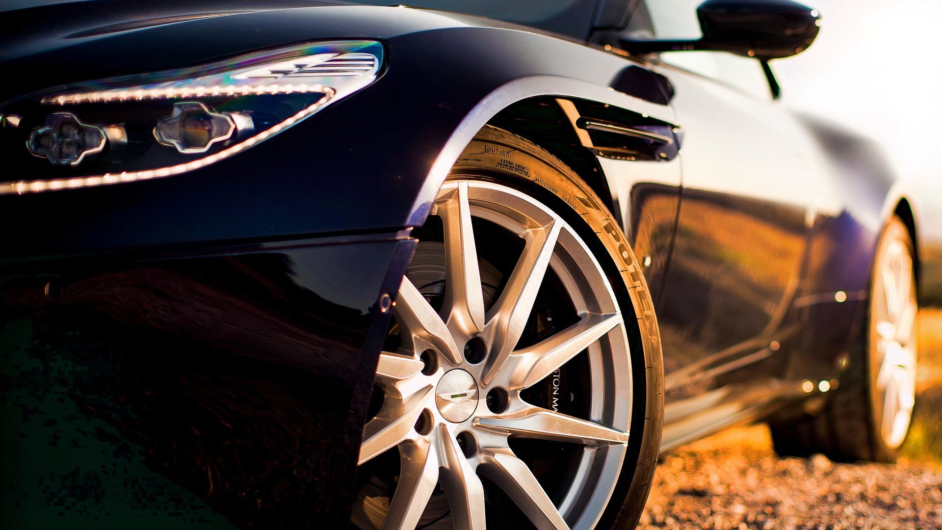 Grand tourer z podwójnie doładowanym silnikiem V12 od Aston Martin tańszy niż nowy czterocylindrowy Mercedes-AMG SL
