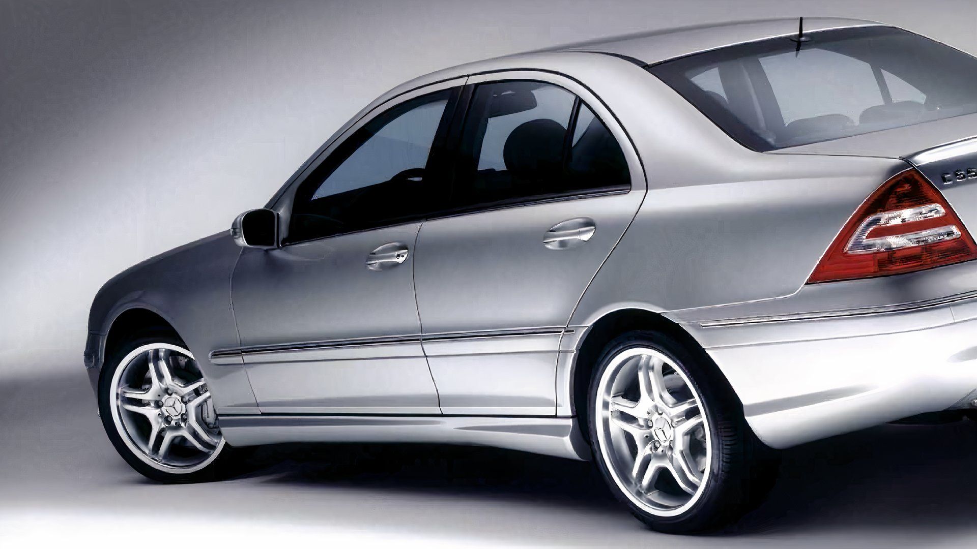 Wolnossący V8 w C-Class AMG to tania alternatywa dla BMW E46 M3