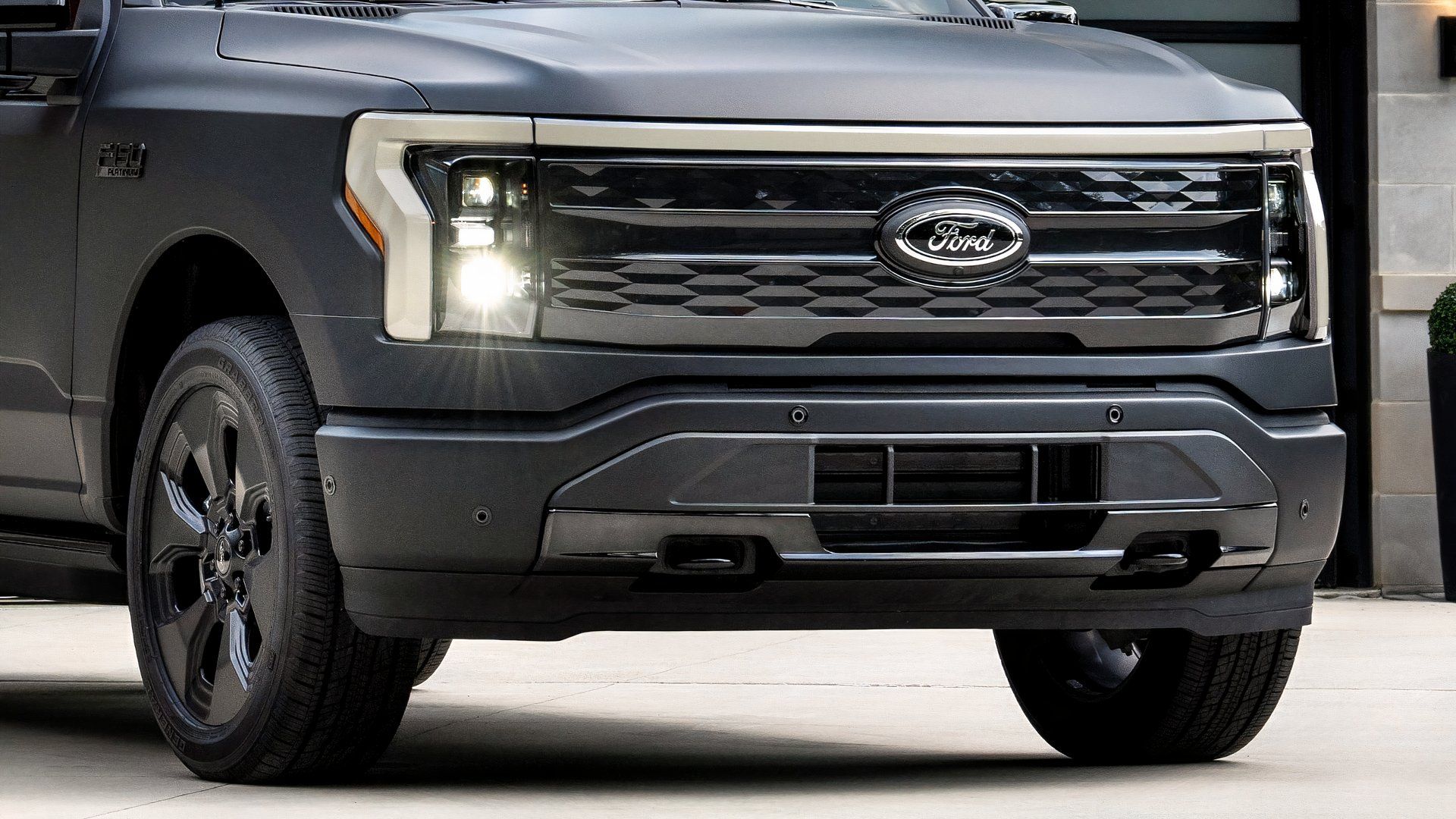 Jak kupić nowego Forda F-150 Lightning z rabatem 20 000 dolarów
