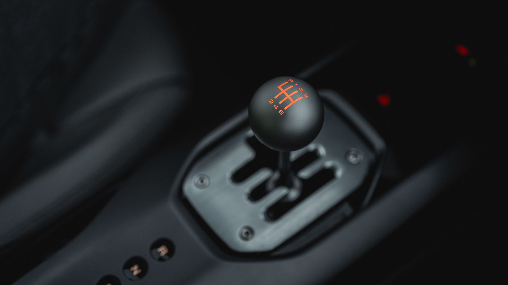 Nowy "manual" V12 od Ferrari to kosztujący 217 000 dolarów programowy kostium na tę samą skrzynię dwusprzęgłową