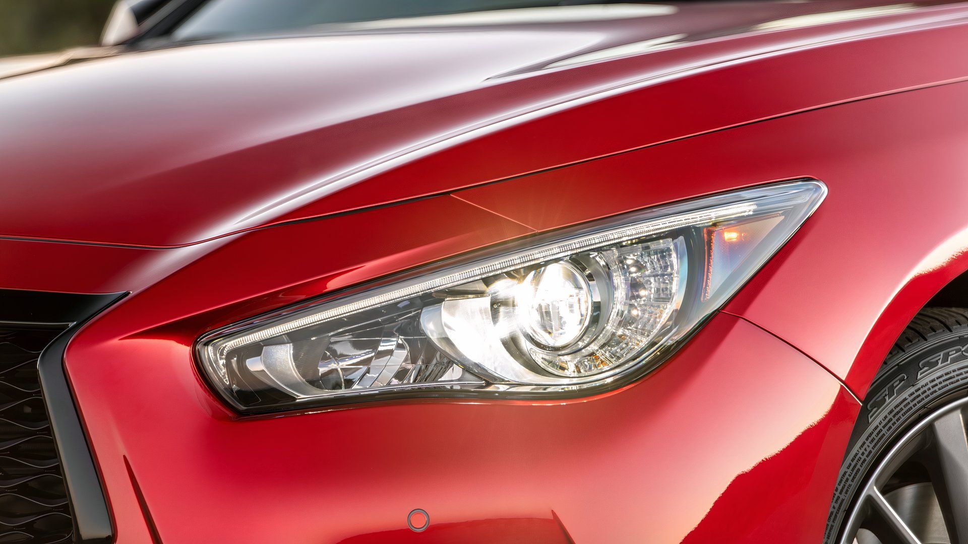 Dlaczego kupować nowego Nissana Altimę, skoro 400-konny Skyline w wersji 4-drzwiowej od Infiniti jest o 2000 dolarów tańszy?