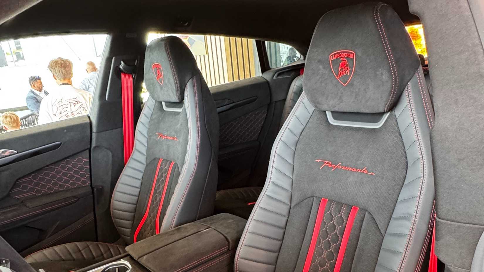 lamborghini-uruse-e-performanteg-1