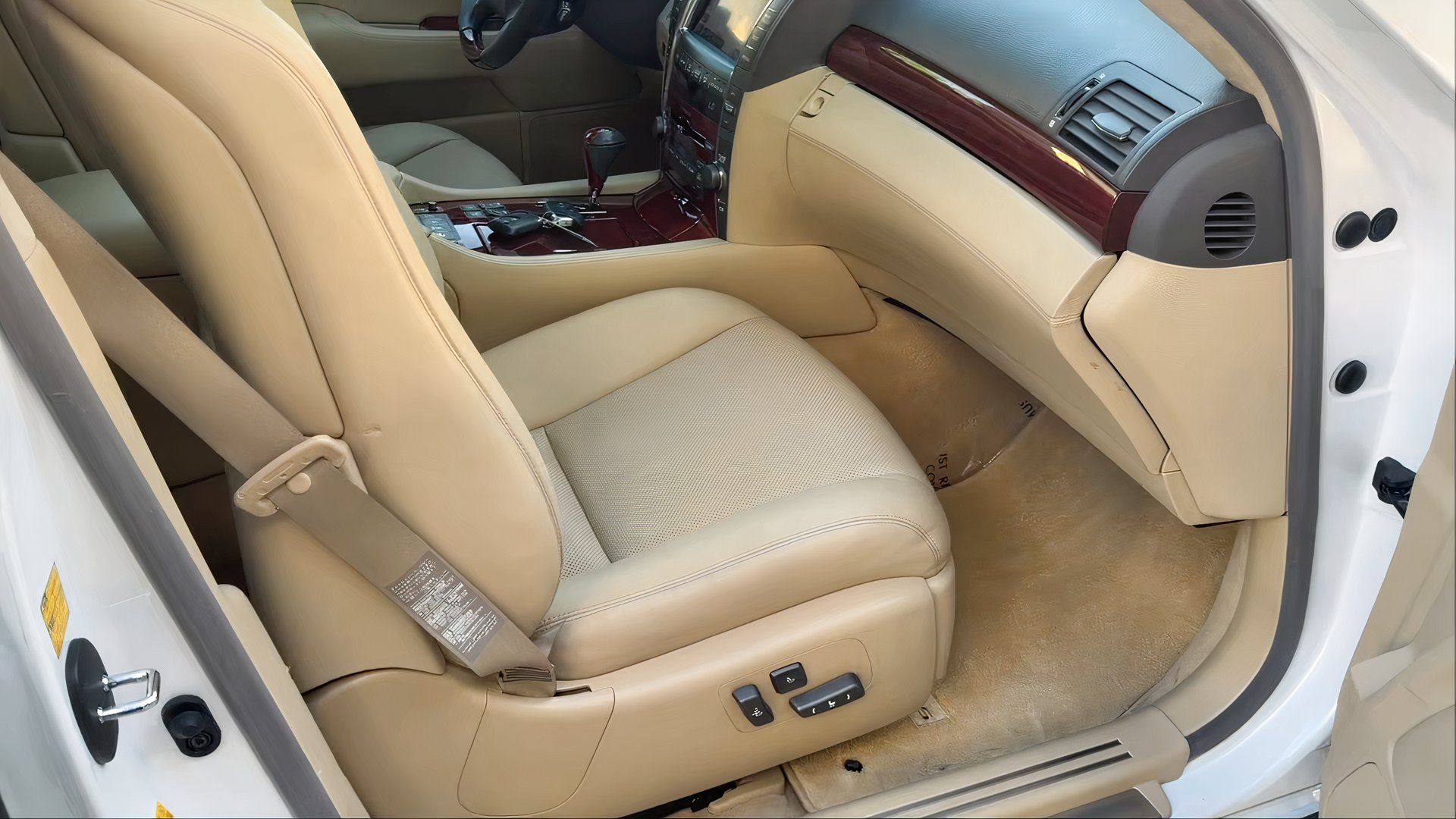 Business Class Experience On A Cattle Class Budget' - The Lexus LS