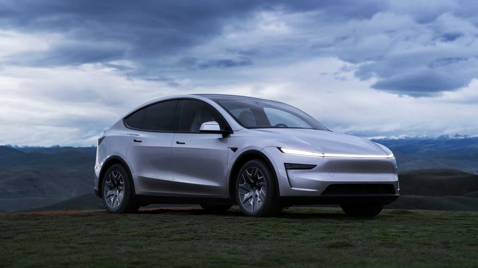 North America-spec Tesla Model Y L front three-quarter view (4)